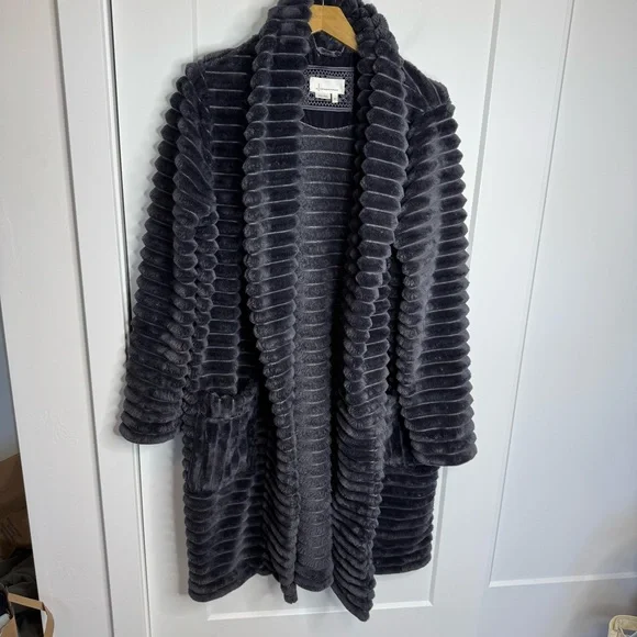 Anthropologie Mariposa Gray Fuzzy Soft Robe Lounge Cozy Size M/L - Picture 2 of 9